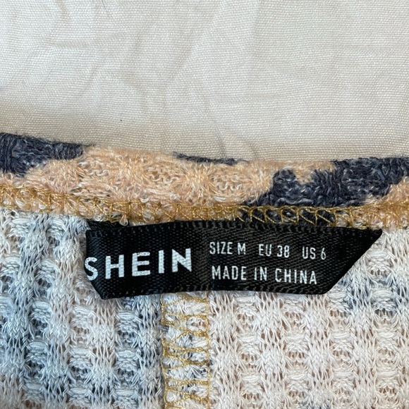 Shein Tan and Navy Animal Print Oversized Lone Sleeve Waffle Knit Top Size M - Picture 5 of 9